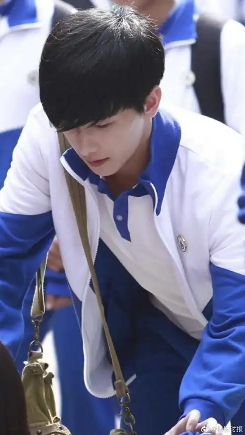 杨洋我的人间烟火校服造型路透