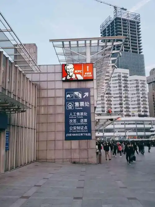 上海火车站-"火车站东南出口,现在直接可以不出站换乘地.