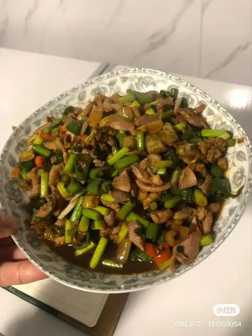 巨简单超级下饭的酸辣鸡杂比外面饭店都好吃