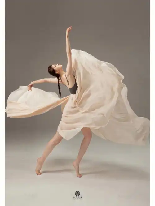 舞蹈艺术写真纱裙舞蹈拍照姿势分享