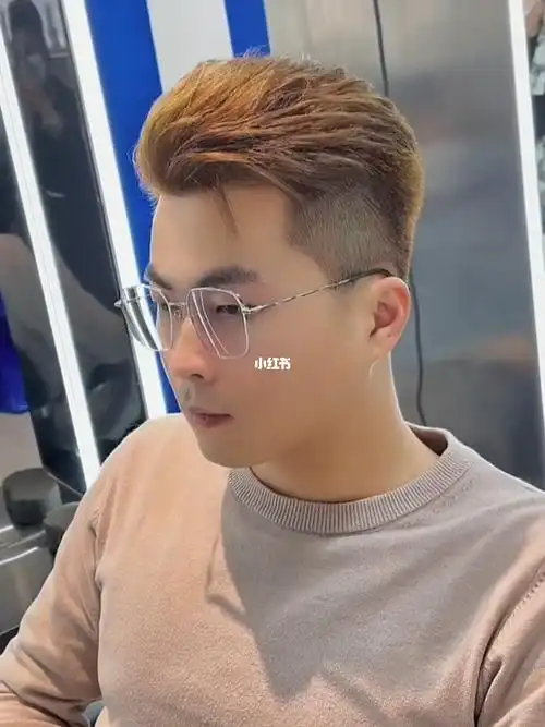 男孩子超帅的发型港风侧背