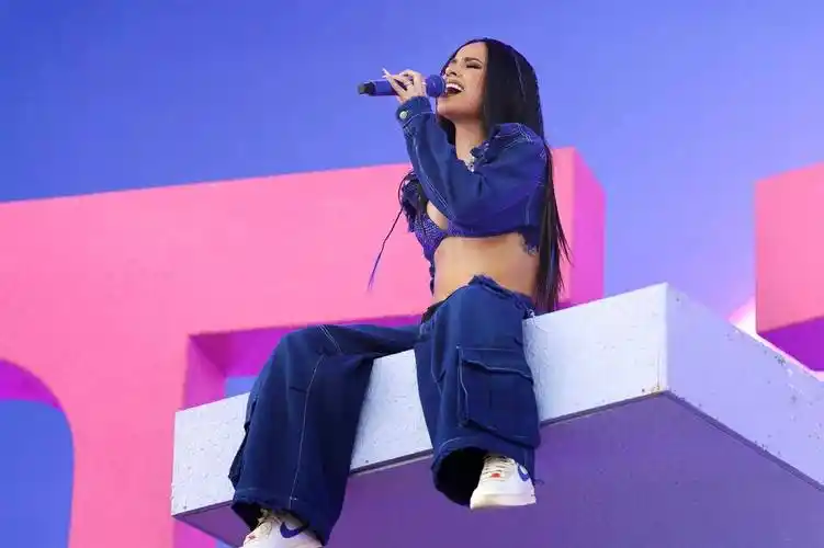 科切拉名人造型全辑:从blackpink的d&g服,到王嘉尔