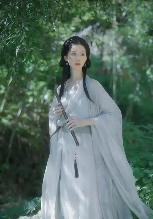 清纯女学生变大气古装穿搭!简直美呆