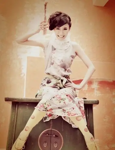 王黎雯和杨烁的"绯闻女主"艾米美照,最后一张很适合杨烁的新闻