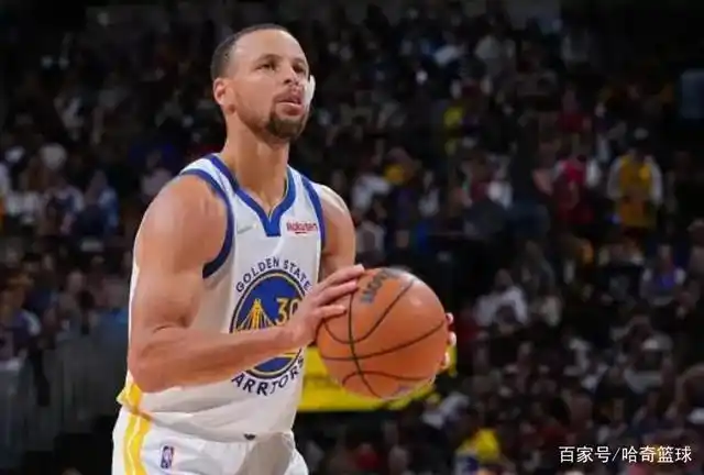 库里是一位划时代的球员,在库里横空出世之前,还没有哪个球员,靠着三