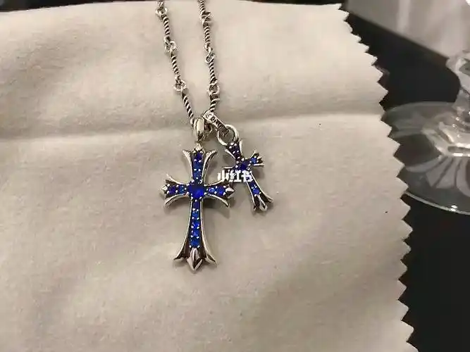 克罗心蓝钻十字架项链
