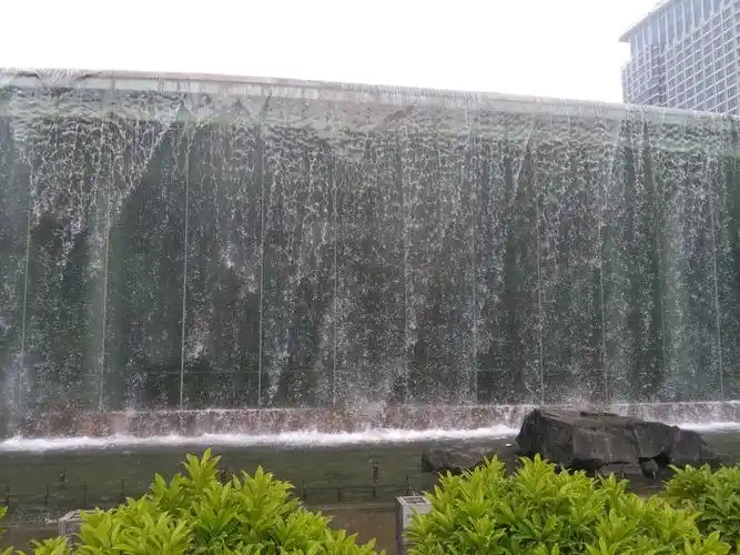 2023东站广场水景瀑布游玩攻略,在瀑布美景的背后,也充满了.