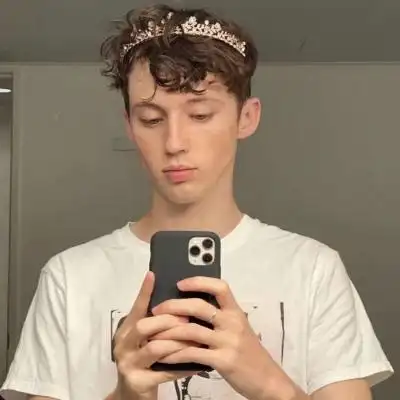 戳爷头像troyesivan