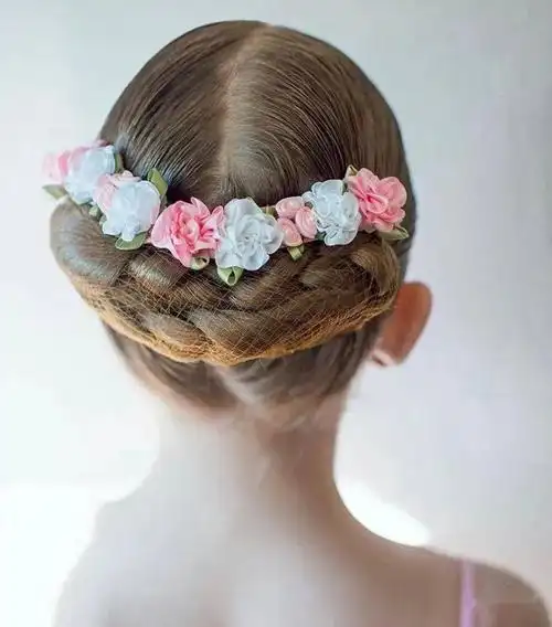 家里有孩子学舞蹈的,可以这样盘头发