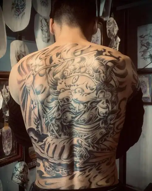 满背大黑天纹身图片_背部纹身图案