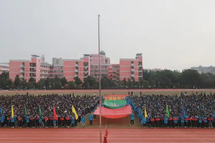 固始县高级中学热血时刻 青春激扬 - 信阳讯