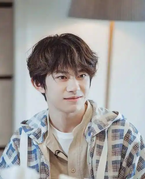 3月艺人指数新鲜出炉,肖战上升第4任嘉伦跌至第8,第一名是黑马_李易峰