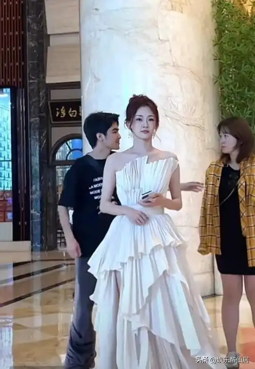 苗苗生图简直了!终究是郑恺高攀了?