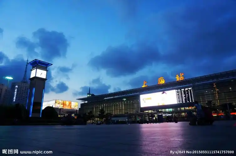 上海火车站夜景图片