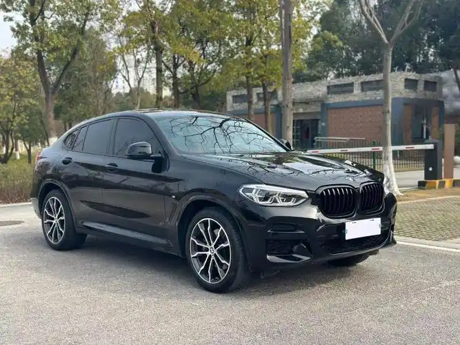 8万,2020年入户,黑车黑红内饰,3.5万_宝马x4社区_易车社区