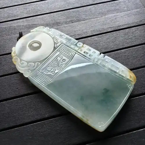 冰种飘花略带黄翡仿古牌挂件