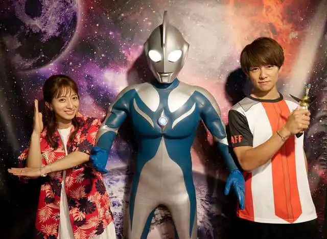 杉浦太阳担任奥运会火炬手,并未摆出奥特曼姿势,鹤野刚士学着点