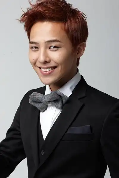 大家有没有权志龙这张照的正脸