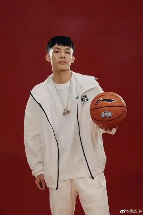 徐杰晒照记录全明星之旅:每个挑战都值得全力以赴并乐在其中