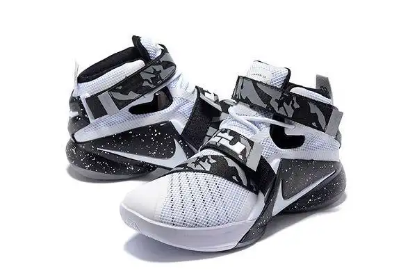 nike zoom lebron soldier 9 詹姆斯士兵9代 全明星女生战靴 奥利奥白