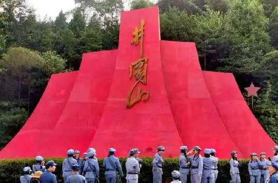 井冈山红色旅游景点推荐1,井冈山革命烈士陵园位于茨坪北山北岩峰上