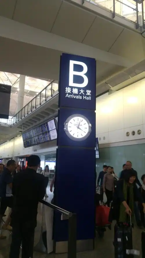 香港机场至香港市区专车接机服务阿尔法奔驰可选