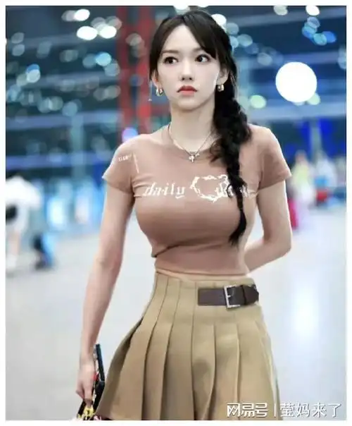 程潇的惊人发育过猛长腿嫩足令人惊艳