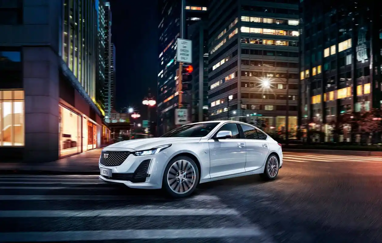 跨界新格调凯迪拉克ct5惊艳亮相judyhua2020春夏系列时装发布会