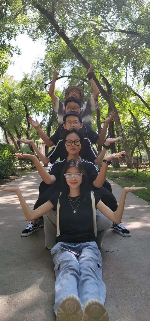 青春洋溢的集体拍照姿势大公开21种集体拍照姿势集体照姿势