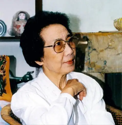 回顾坎坷的袁雪芬坐过7年牢离婚后单身一生与越剧为伴