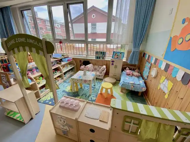 温馨的娃娃家,大家可以一起在这里玩过家家的游戏.