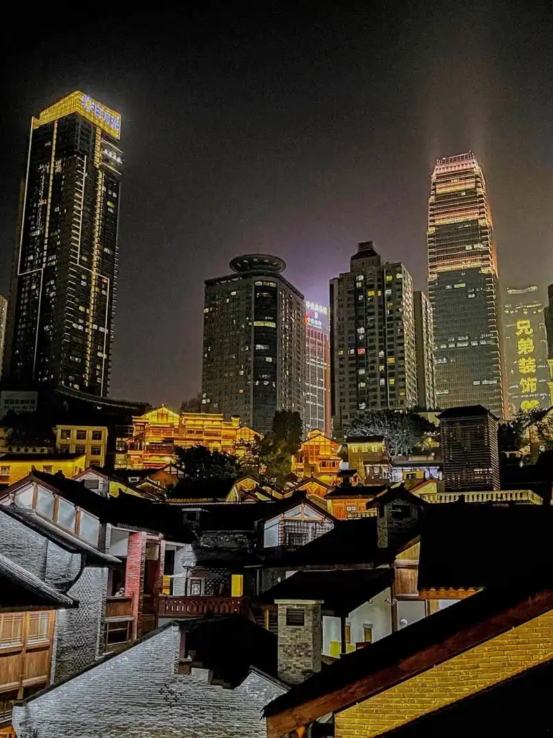 重庆十八梯夜景78现实版千与千寻,魔幻又真实	".