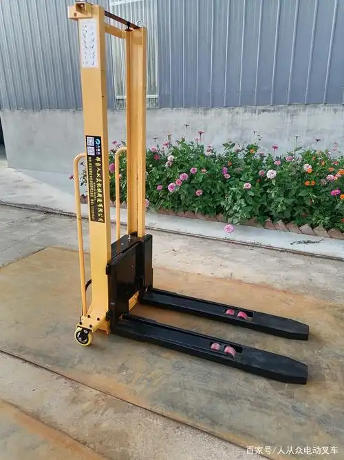 电动随车叉车