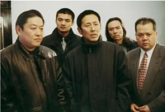 4年后管虎大学毕业了,有人拉他拍电视剧.