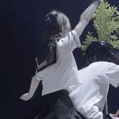 宋知意ins真人恩爱情头一对两张