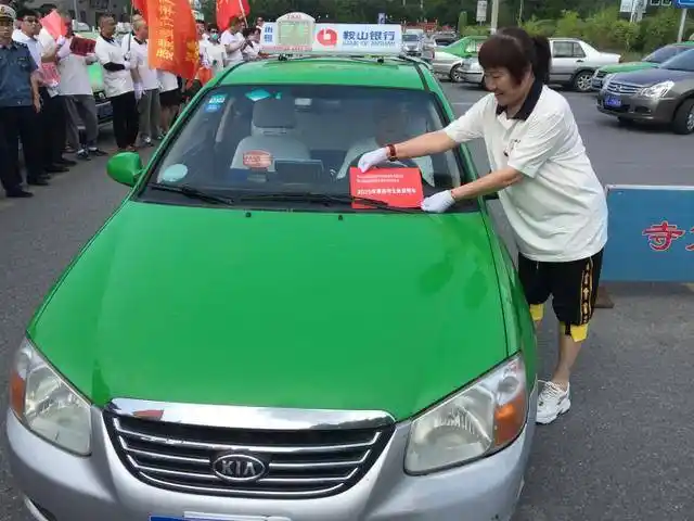 免费接送高考生25年!鞍山今年有百辆出租车接送考生