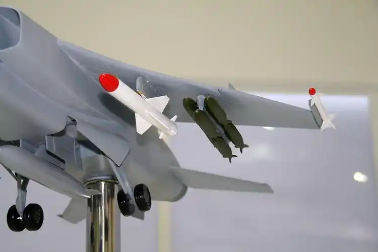 飞豹战机复合挂弹