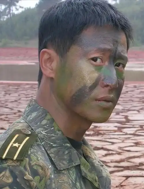 没气质就不要演军人了!让这7位男星告诉你,真正的军人形象