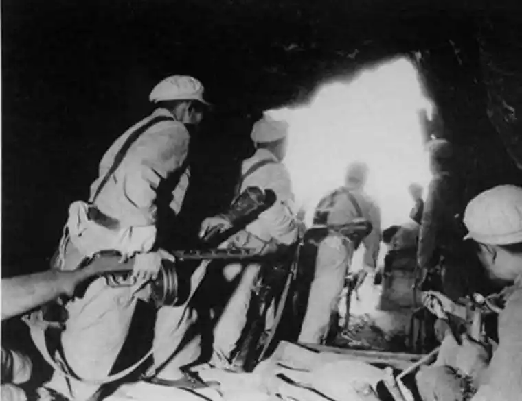 我作为一名志愿军战士,随部队进入朝鲜,参加抗美援朝作战