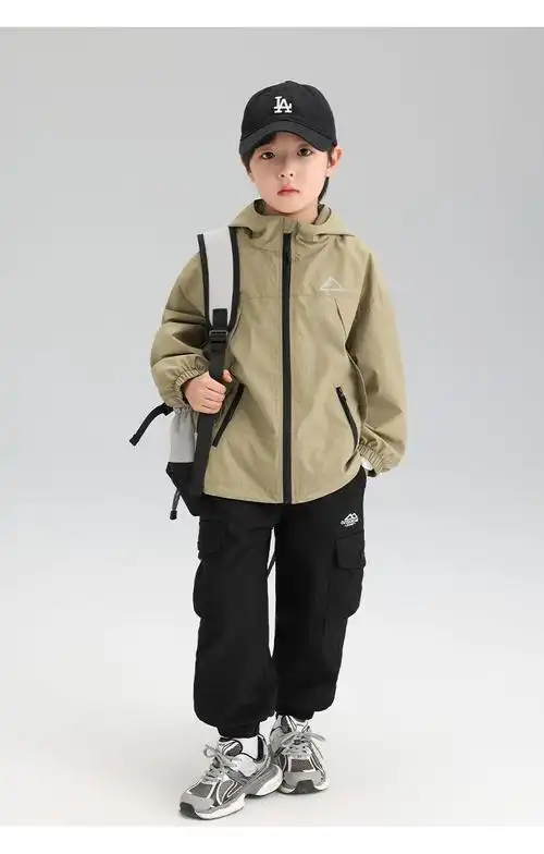 童装男童冲锋衣儿童薄款外套春季户外服防水上衣新款男孩春秋上装