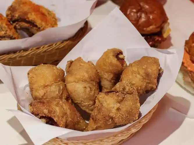 公馆美食》ia captain国际机长,全新台湾古香辣腿排,香辣腌料多汁入味