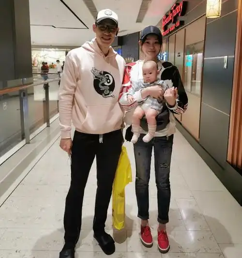 朱彦西的运动天赋一般,速度比较慢,弹跳力也不强,在内线的进攻中远不