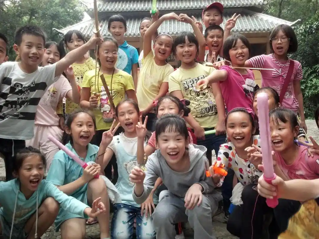 《同学,还好吗?》我没有很多小学的照片,父母的手机更新换代, - 抖音