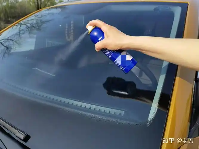 应对降雨天气车窗玻璃镀膜