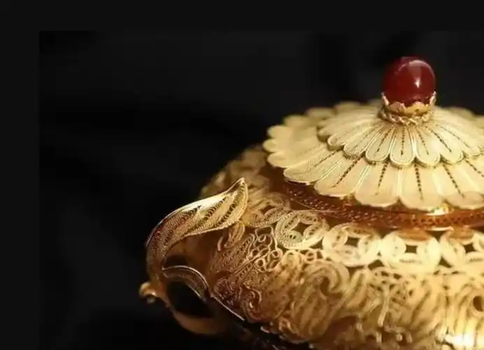 金属之美:花丝镶嵌制作技艺的华丽绽放