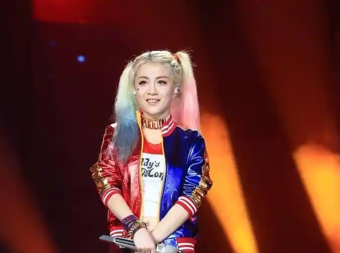 《好声音》败给张碧晨,现在资源远超冠军,身家过亿成了赢家_李嘉格