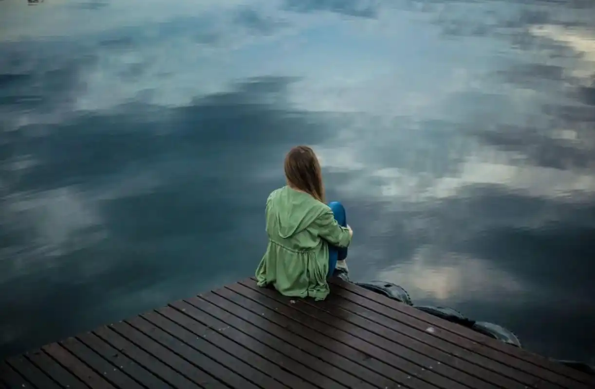 一位精神科医生曾说过:"抑郁症是一种心灵的枷锁,让一个人陷入无尽的