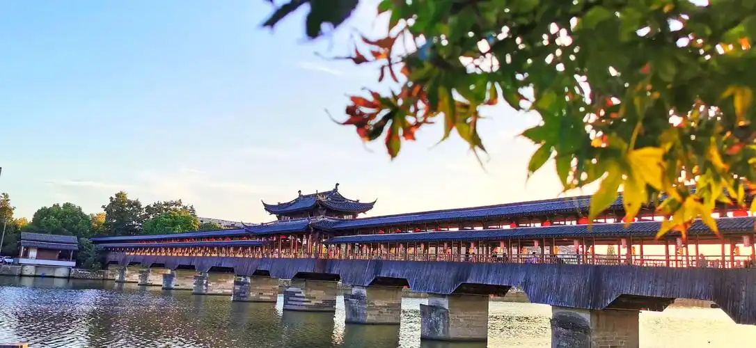 西津桥记载一代代永康人的故事.它正陪伴着我们一起成长!