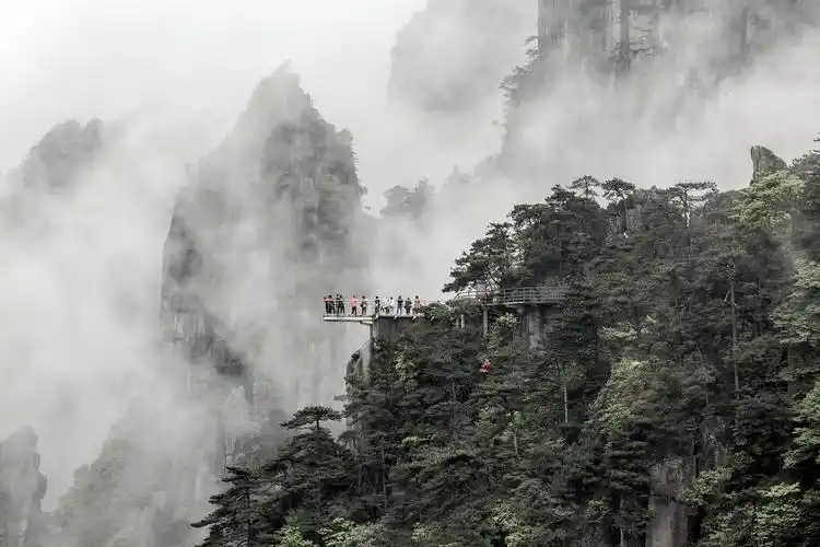 安福羊狮慕风景区 安福羊狮慕风景区位于江西省吉安市安福县境内,是一