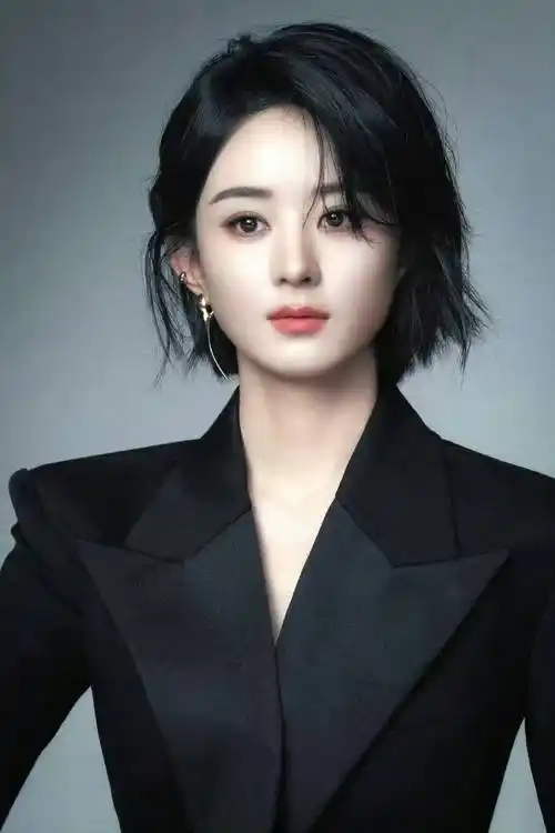 赵丽颖的黑色深 v 西装,美得让人哇塞!